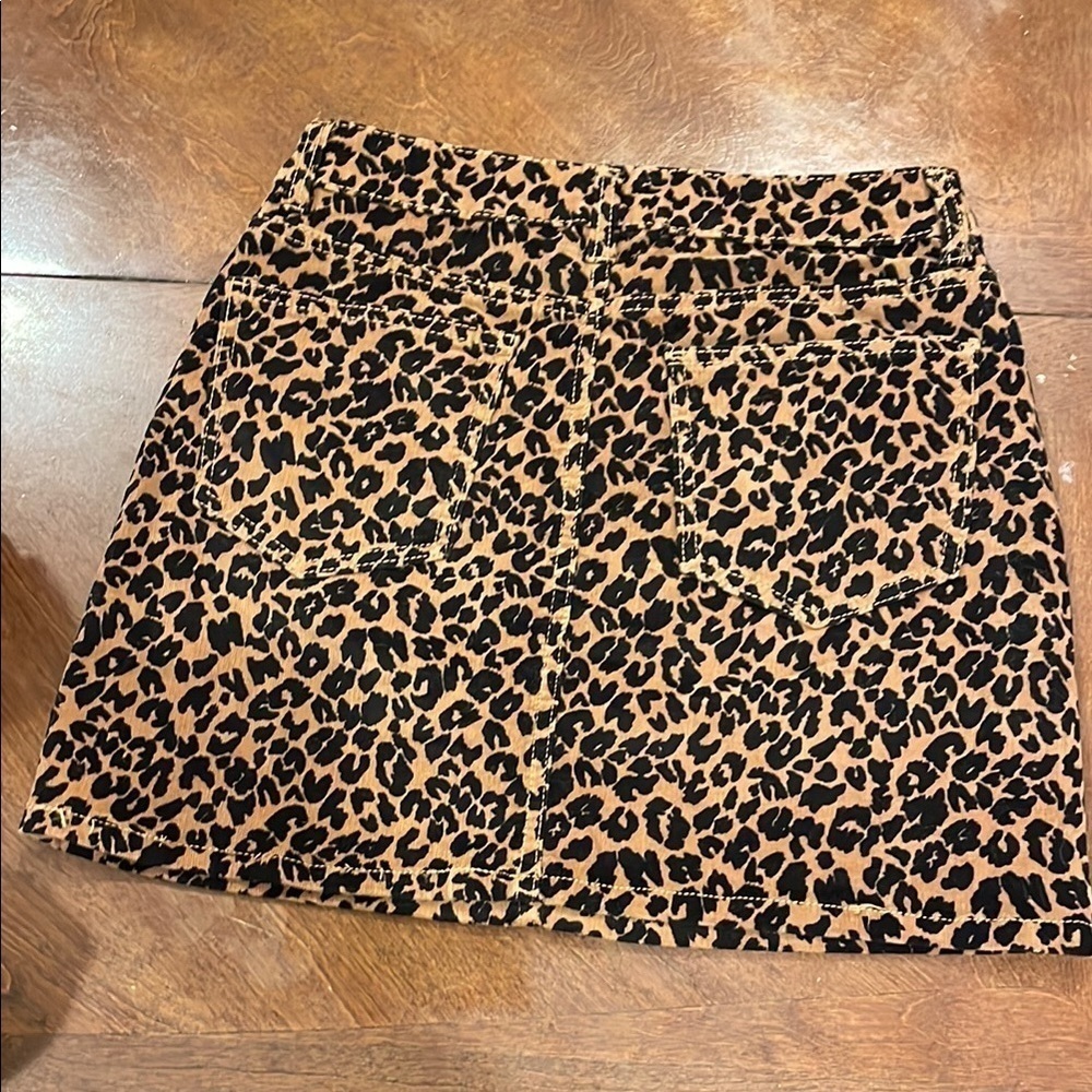 Leopard Print Mini Skirt 🖤🤎 - Picture 8 of 12